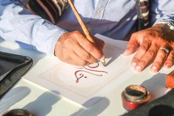 Où trouver des cours de calligraphie arabe au Maroc?